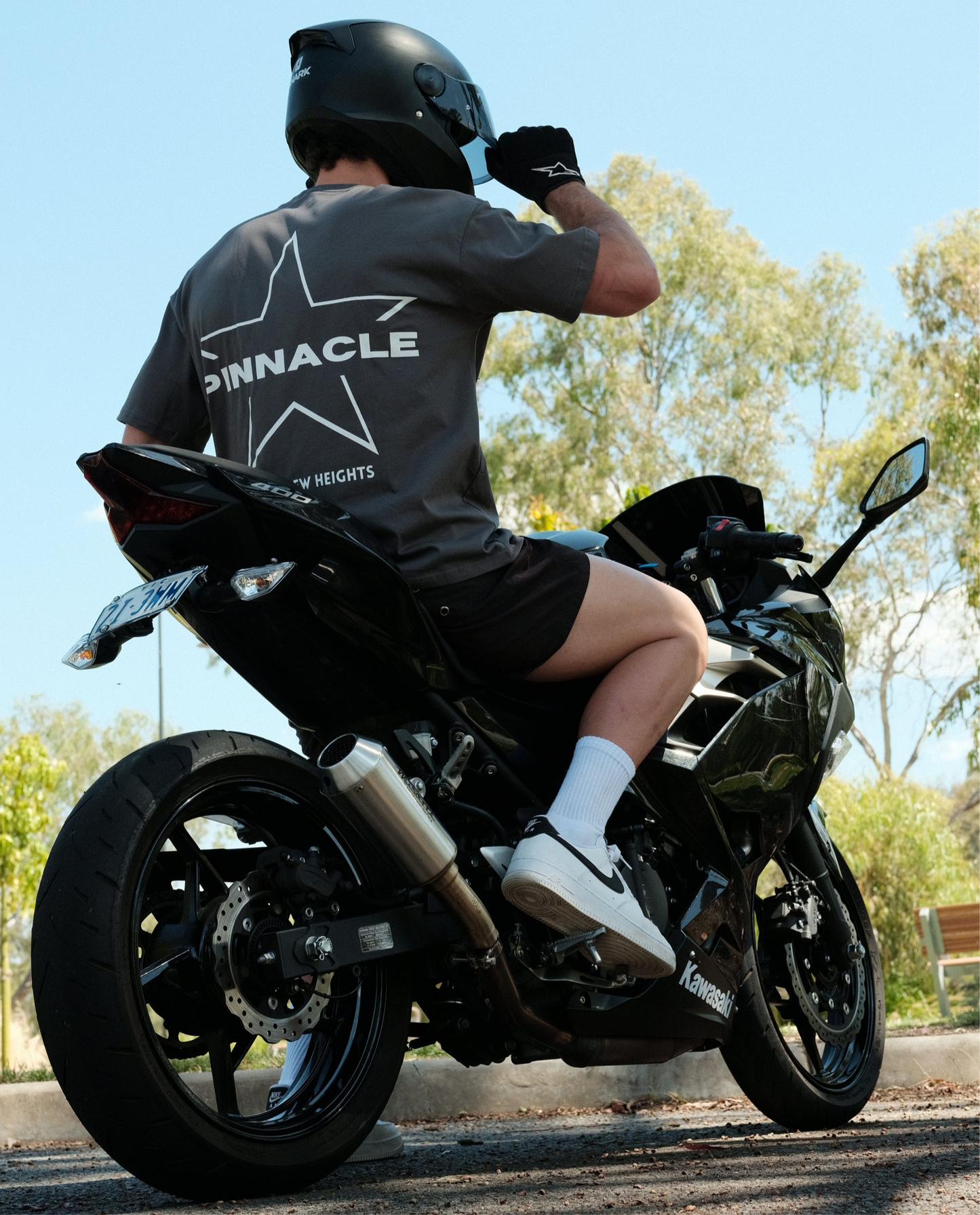 CLA CRAFTED TEE - PINNACLE STAR - GREY