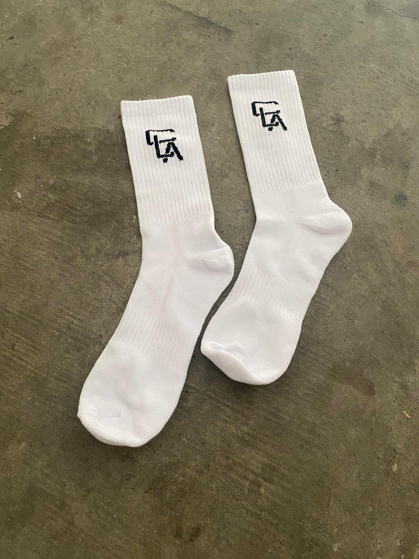 PREMIUM CREW SOCKS - LINKED LOGO WHITE