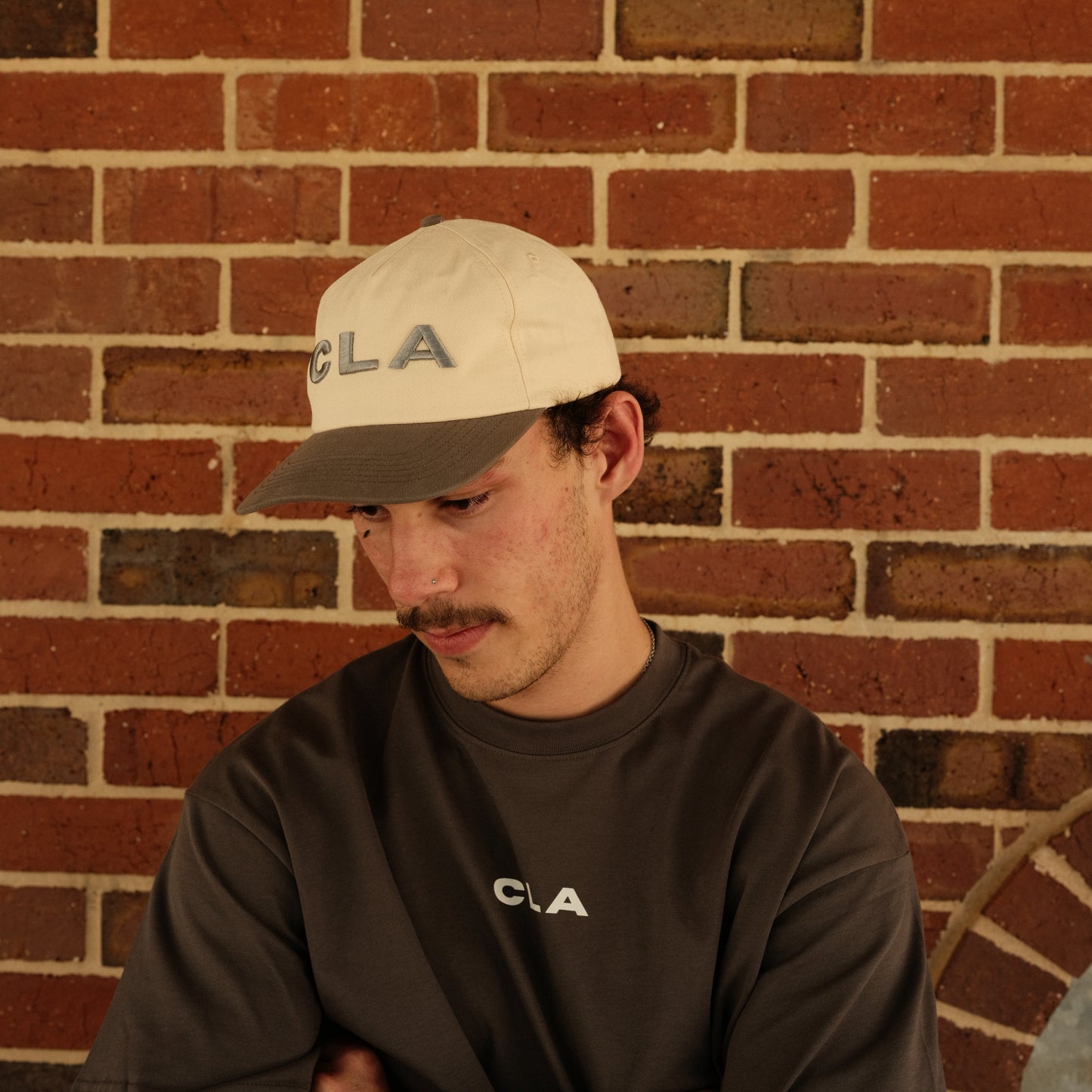 SIGNATURE CAP- GREY & WHITE