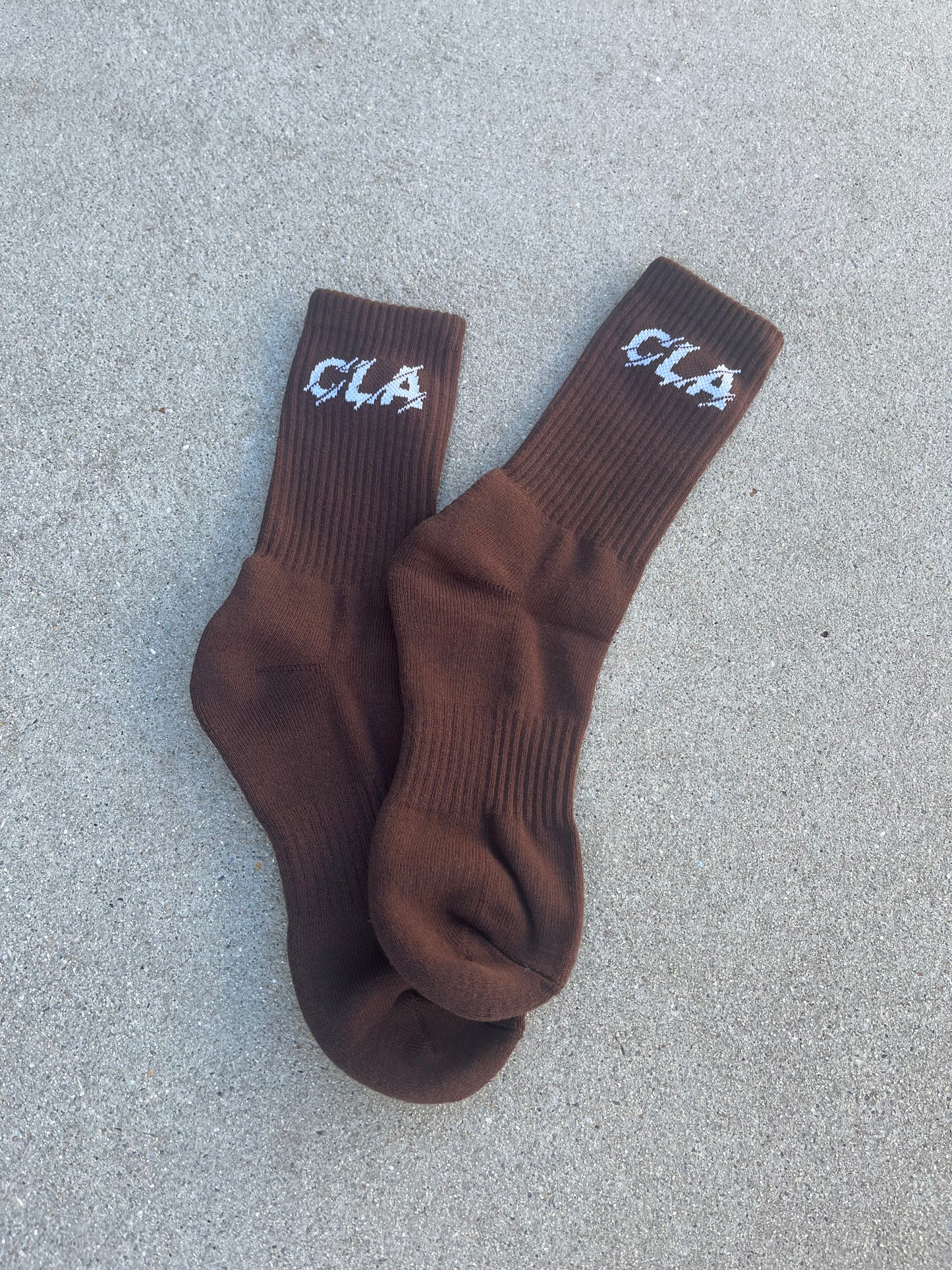 PREMIUM CREW SOCKS - STRIKE LOGO - BROWN