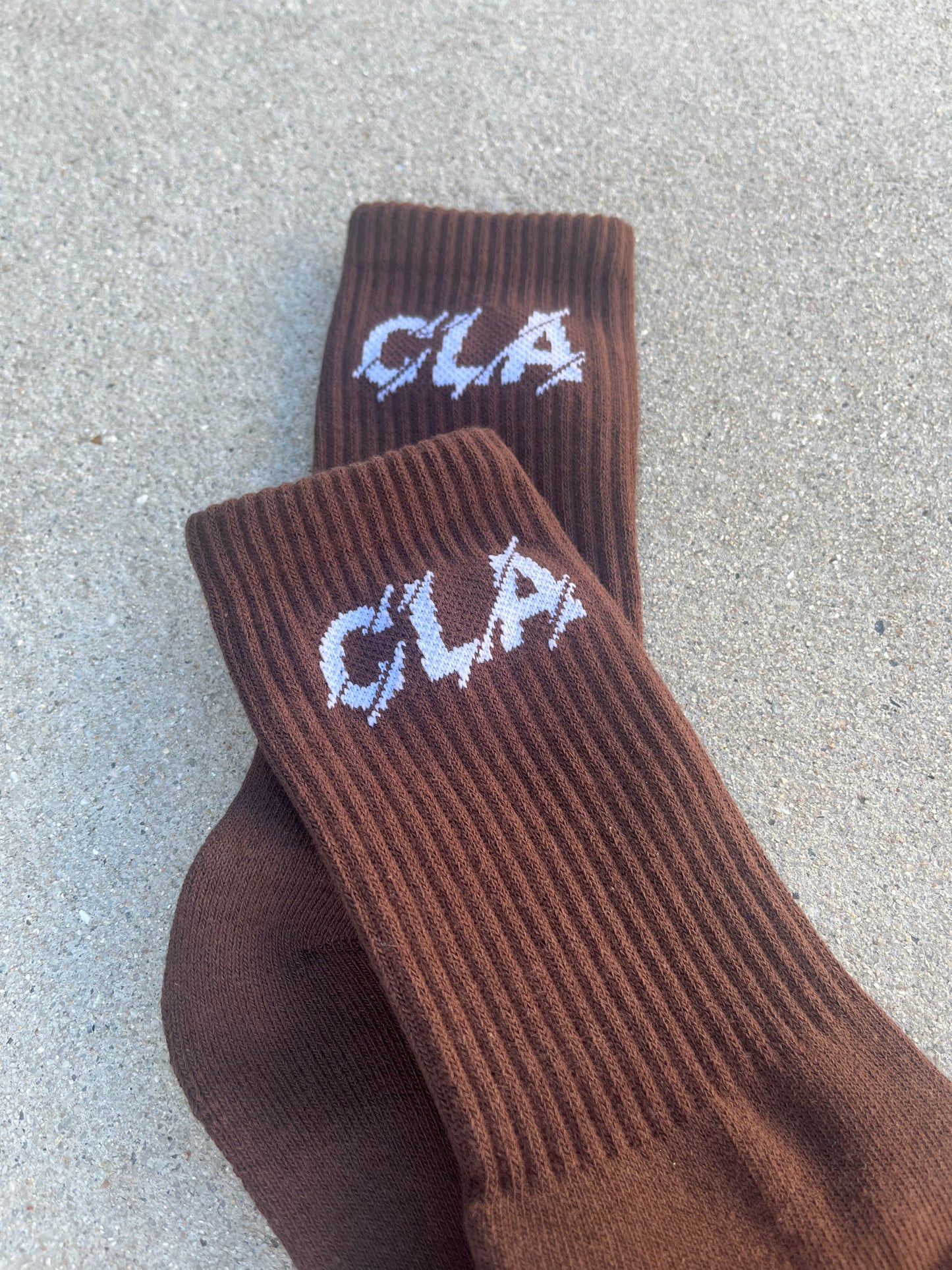 PREMIUM CREW SOCKS - STRIKE LOGO - BROWN
