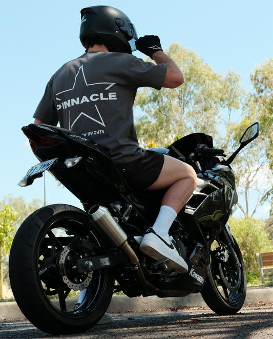 CRAFTED TEE - PINNACLE STAR - GREY