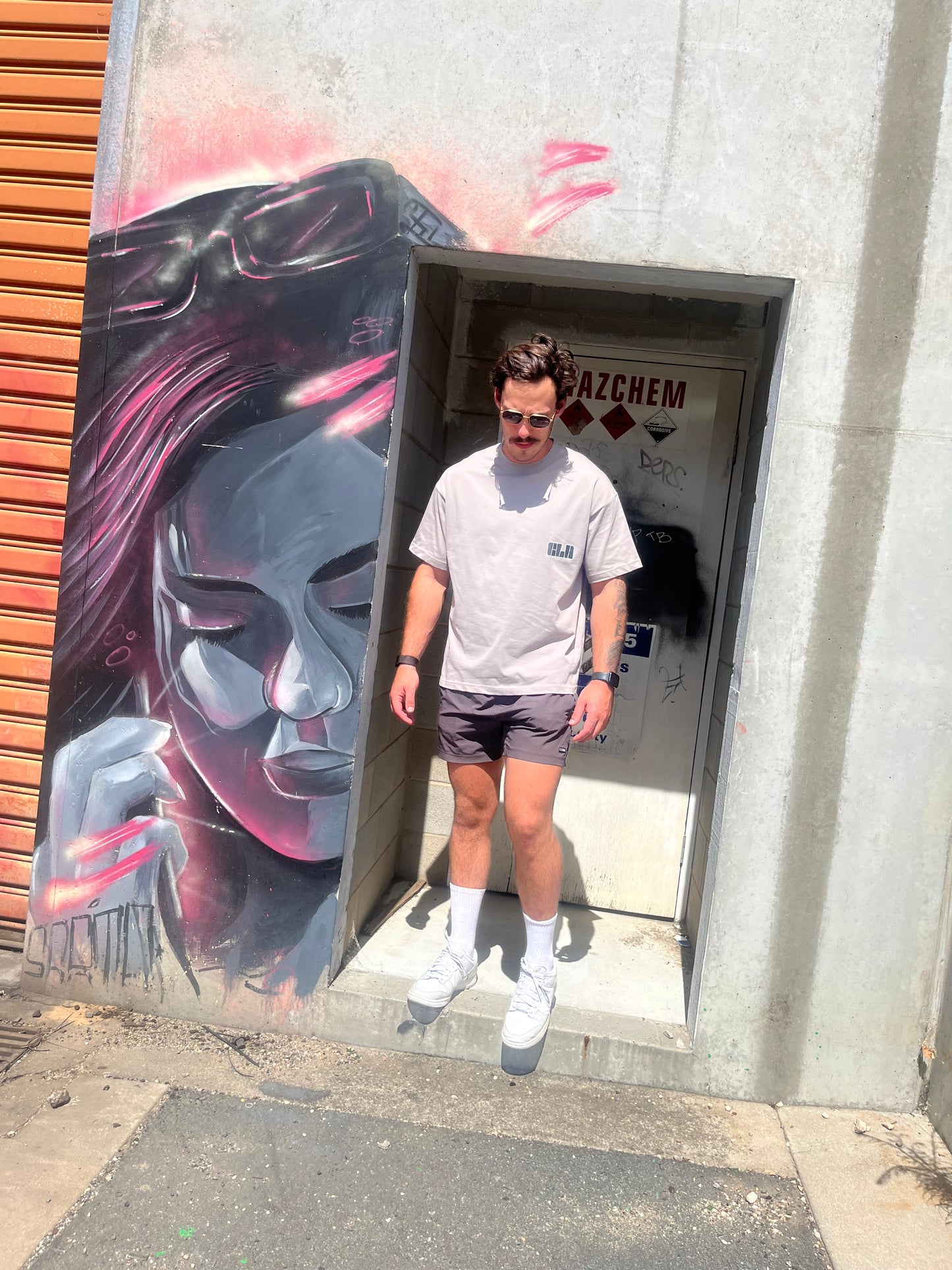 BRAND NEW CRAFTED TEE - BLOCK LOGO - LIGHT GREY