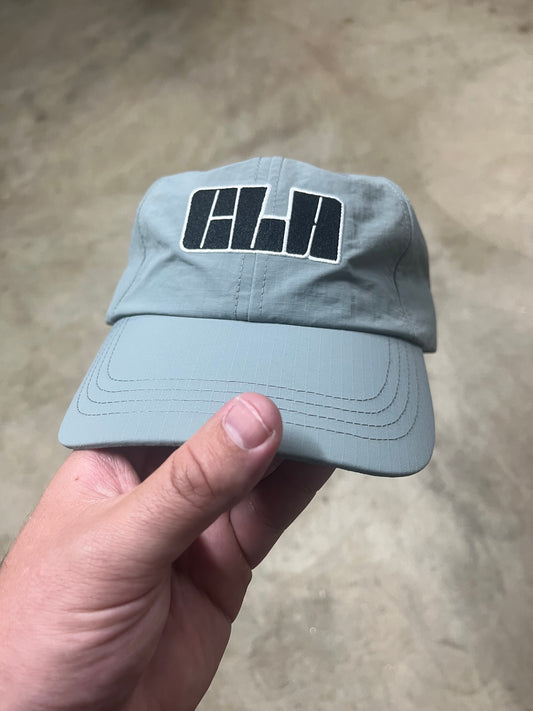 ESSENTIALS CAP - BLOCK LOGO - GREY